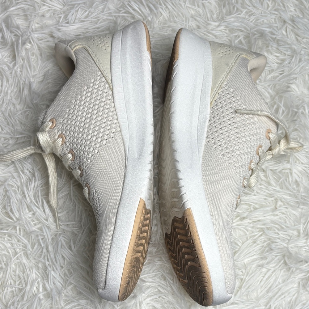 Kizik Lima White Creme Womens Wide Athletic Sneaker - Picture 4 of 10